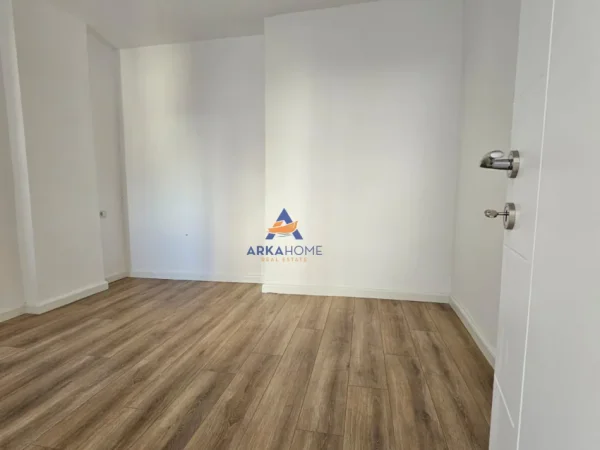 Tirane, shitet apartament 1+1+Ballkon , 44 m² 98.000 € 