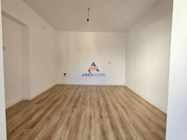 Tirane, shitet apartament 1+1+Ballkon , 44 m² 98.000 € 