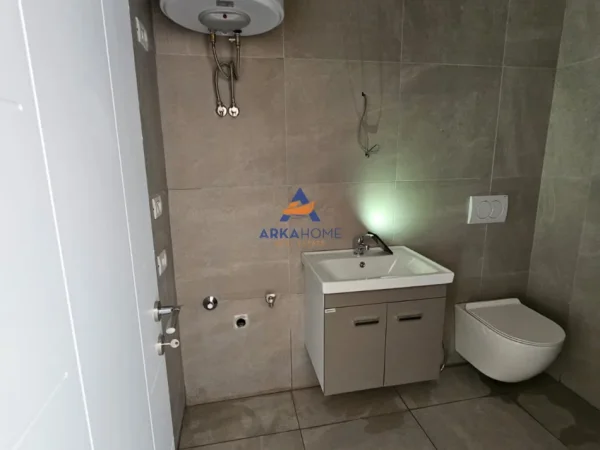 Tirane, shitet apartament 1+1+Ballkon , 44 m² 98.000 € 