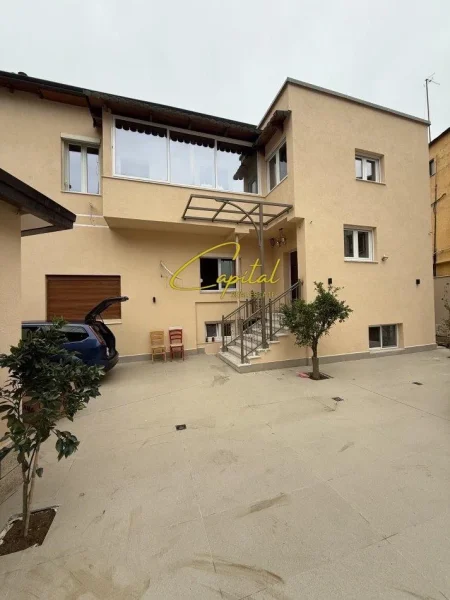 Tirane, jepet me qera apartament 4+1 Kati 2, 340 m² 2.000 € (21 DHJETORI)