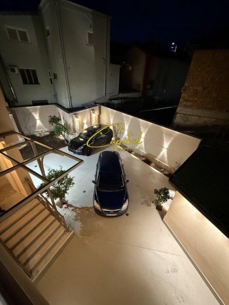 Tirane, jepet me qera apartament 4+1 Kati 2, 340 m² 2.000 € (21 DHJETORI)