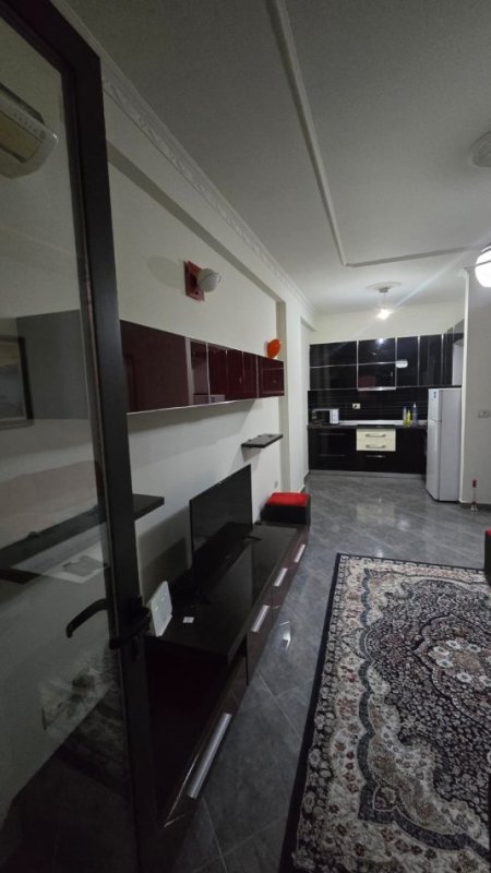Tirane, jepet me qera apartament 1+1+Ballkon Kati 4, 70 m² 600 € (Liqeni i Tiranes)