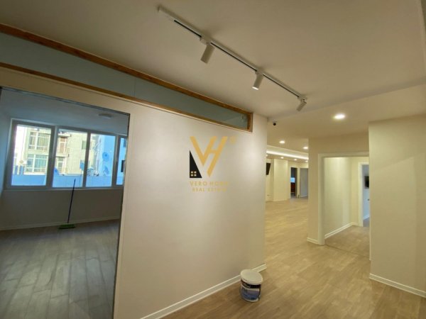 Tirane, jepet me qera zyre Kati 1, 180 m² 1.850 € (RRUGA E KAVAJES)