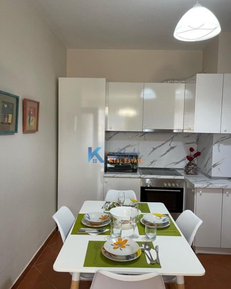 Tirane, jap me qera apartament 2+1+Ballkon Kati 7, 85 m² 830 € (Sheshi Wilson, prane gjimnazit Petro Nini Luarasi)