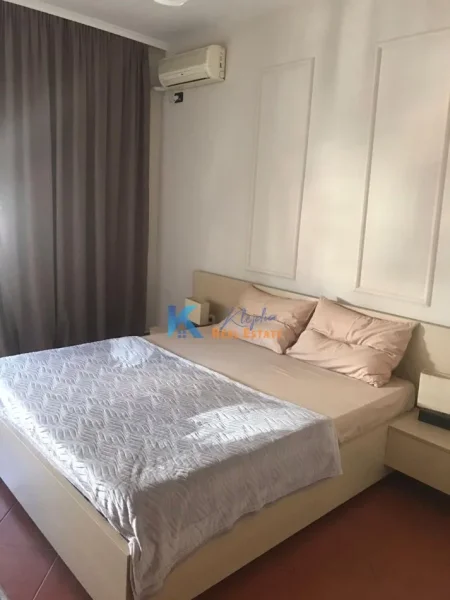 Tirane, jap me qera apartament 2+1+Ballkon Kati 7, 85 m² 830 € (Sheshi Wilson, prane gjimnazit Petro Nini Luarasi)