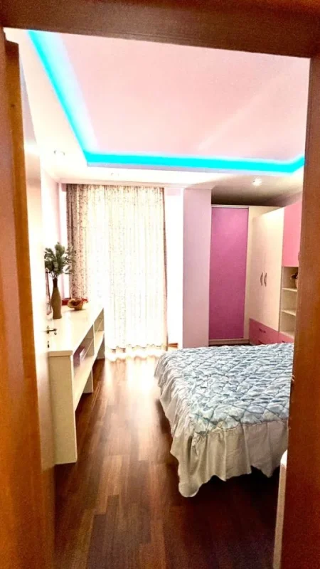 Tirane, jepet me qera apartament 2+1 , 85 m² 1.300 € (Pranë Stadiumit Air Albania)