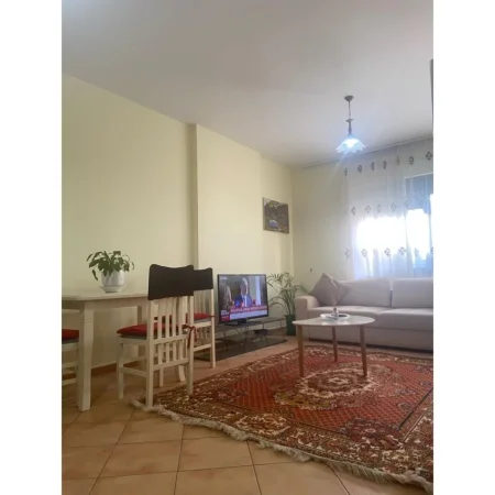 Tirane, jepet me qera apartament 1+1 Kati 2, 60 m² 500 € (shkolla kuqe)
