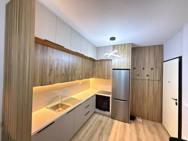 Tirane, jepet me qera apartament 1+1+Ballkon Kati 14, 60 m² 1.200 € (ne kompleksin Garden Building)