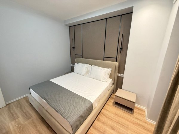 Tirane, jepet me qera apartament 1+1+Ballkon Kati 14, 60 m² 1.200 € (ne kompleksin Garden Building)