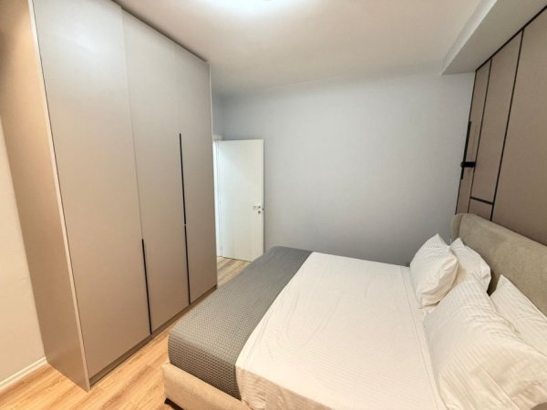 Tirane, jepet me qera apartament 1+1+Ballkon Kati 14, 60 m² 1.200 € (ne kompleksin Garden Building)