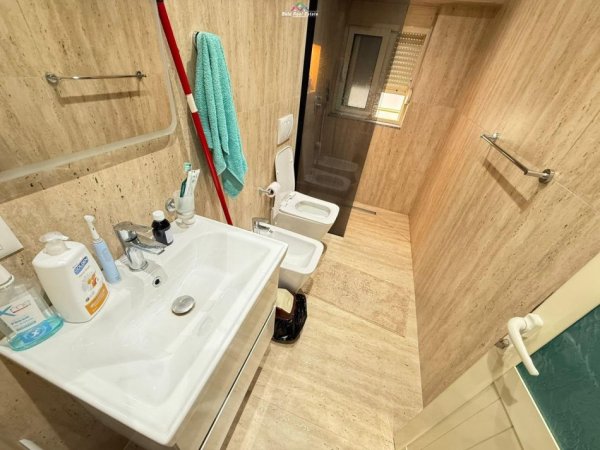 Tirane, jepet me qera Vile 1+1 Kati 3, 60 m² 600 € (komuna e parisit)