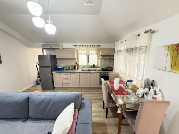 Tirane, jepet me qera Vile 1+1 Kati 3, 60 m² 600 € (komuna e parisit)