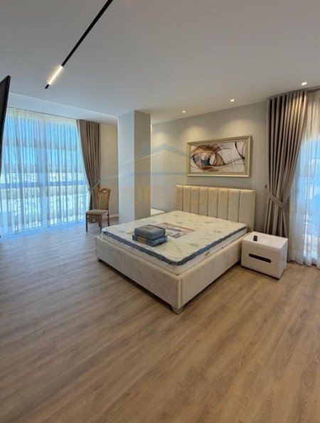 Qera, Apartament 2+1+2, Galeria, Rruga e Barrikadave, Tirane.