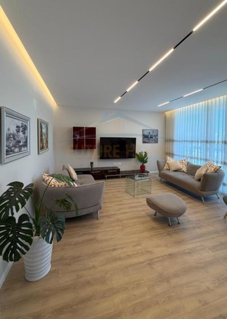 Qera, Apartament 2+1+2, Galeria, Rruga e Barrikadave, Tirane.