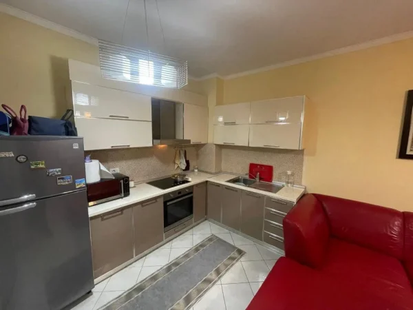 Tirane, jepet me qera apartament 1+1 Kati 4, 60 m² 300 € (casa italia)