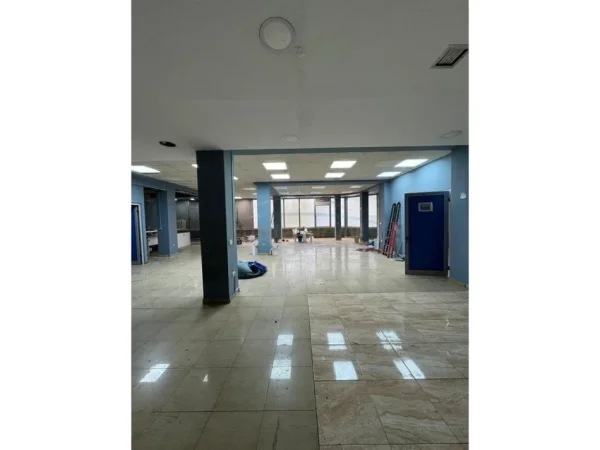 Tirane, jepet me qera , 158 m² 2.300 € (Rruga Ferit Xhajko, Tiranë.)