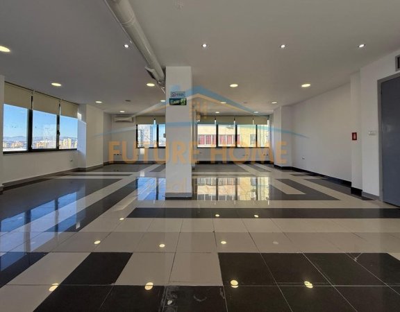 Qira, Ambient per zyra, Zogu i Zi