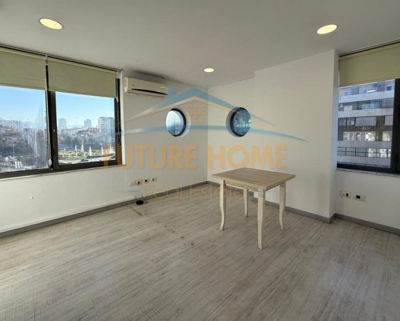 Qira, Ambient per zyra, Zogu i Zi