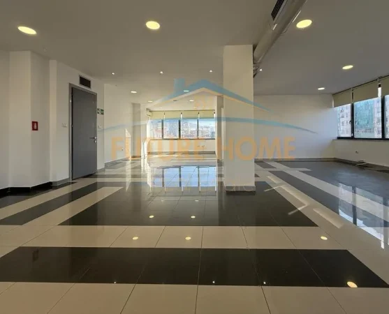 Qira, Ambient per zyra, Zogu i Zi