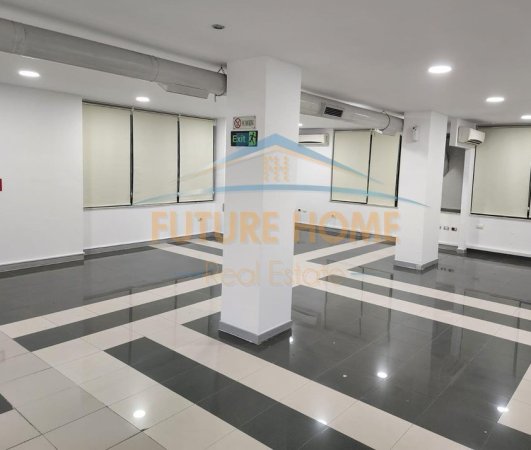 Qira, Ambient per zyra, Zogu i Zi