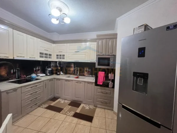 Tirane, shitet apartament 2+1+Ballkon Kati 5, 104 m² 130.000 € (Misto Mame)