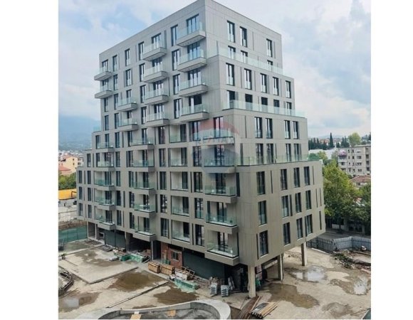 Tirane, shitet dyqan , 1.095 m² 2.705.000 € (ali dem)