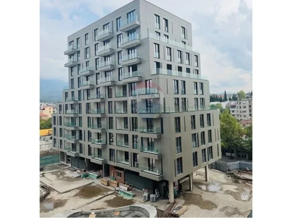 Tirane, shitet dyqan , 1.095 m² 2.705.000 € (ali dem)