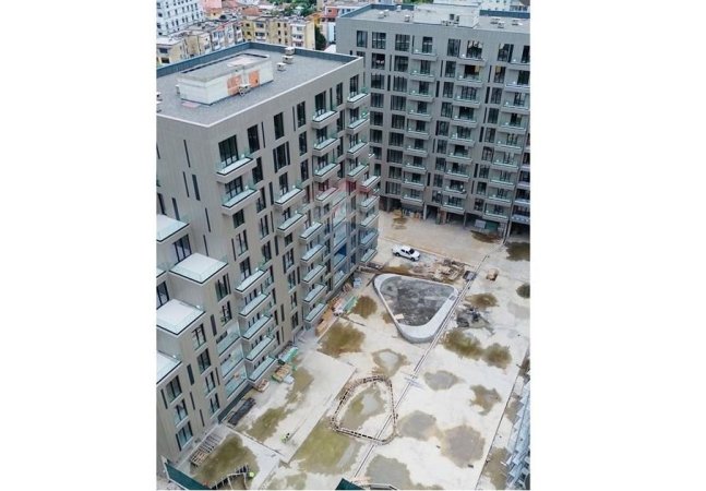 Tirane, shitet dyqan , 1.095 m² 2.705.000 € (ali dem)