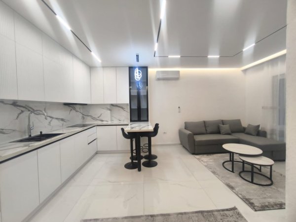 Tirane, jepet me qera apartament 1+1+Ballkon Kati 9, 75 m² 700 € (Zogu i Zi)