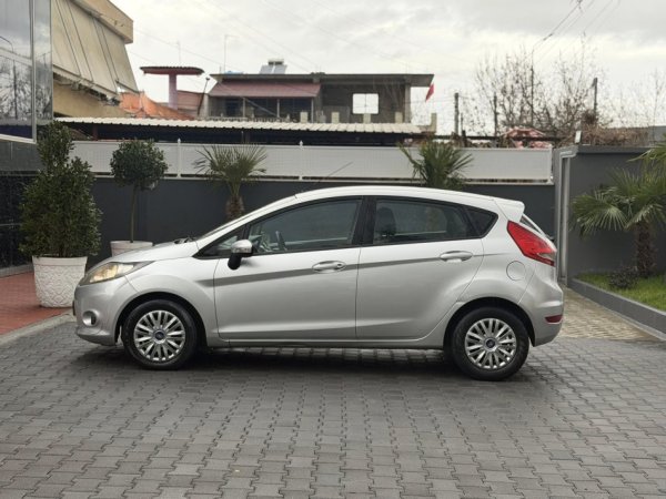 Fier, shes makine FORD FIESTA-1.4 BENZIN GAZ-SAPO ARDHUR-ME DOGAN PAGUAR 3300 EURO(NUK NDERROHET)-SUPER EKONOMIKE-069 44 00 305 Benzin+Gaz, gri metalizato manuale Kondicioner 198.000 km 3.300 €