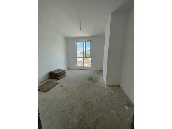 Tirane, shitet apartament 2+1+Ballkon Kati 1, 116 m² 186.000 € (Rruga Siri Kodra)