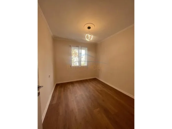 Tirane, shitet apartament 2+1+Ballkon Kati 4, 70 m² 155.000 € (Asim Vokshi)