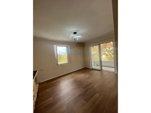 Tirane, shitet apartament 2+1+Ballkon Kati 4, 70 m² 155.000 € (Asim Vokshi)