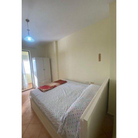 Tirane, jepet me qera apartament 1+1 , 65 m² 450 € (rruga bardhyl)