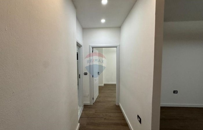 Tirane, shitet apartament 1+1 Kati 2, 77 m² 180.000 € 