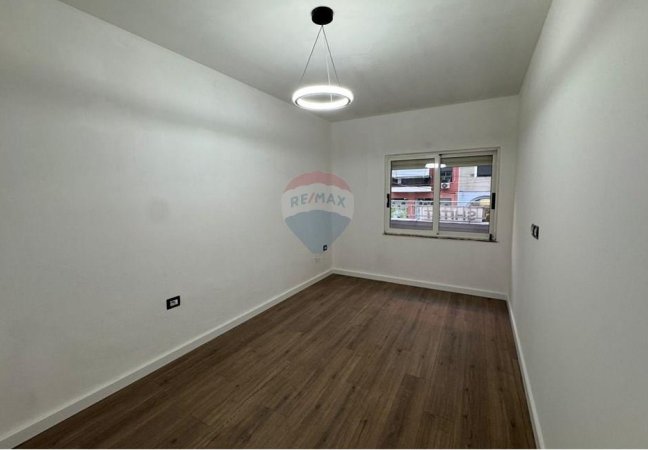 Tirane, shitet apartament 1+1 Kati 2, 77 m² 180.000 € 