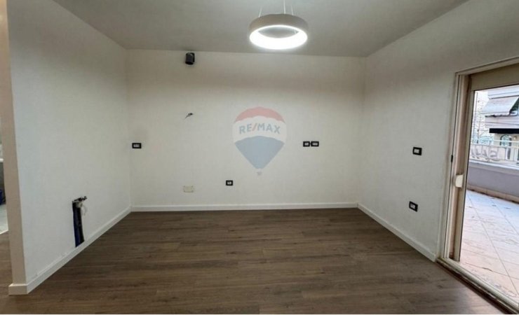 Tirane, shitet apartament 1+1 Kati 2, 77 m² 180.000 € 