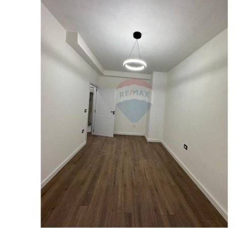 Tirane, shitet apartament 1+1 Kati 2, 77 m² 180.000 € 
