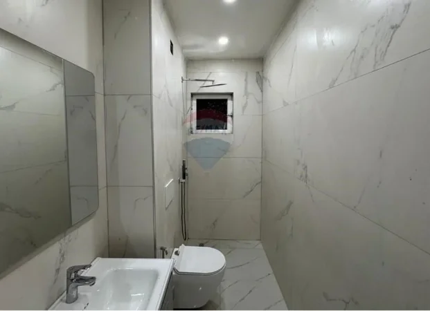 Tirane, shitet apartament 1+1 Kati 2, 77 m² 180.000 € 