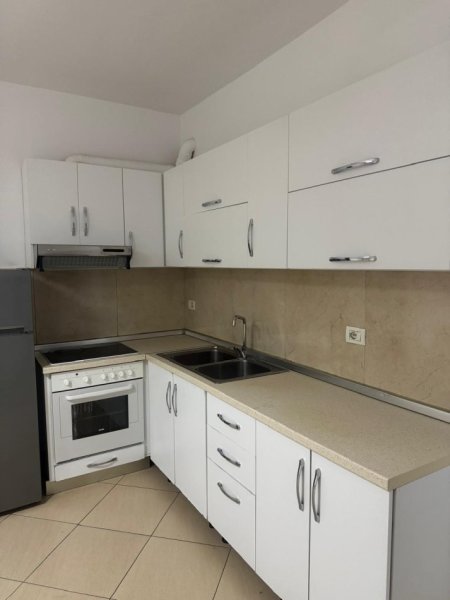 Tirane, jepet me qera apartament+verande | Penthouse 1+1+Aneks+Ballkon Kati 4, 74 m² 450 € (Kompleksi IBBN)