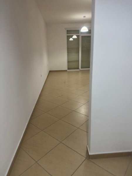Tirane, jepet me qera apartament+verande | Penthouse 1+1+Aneks+Ballkon Kati 4, 74 m² 450 € (Kompleksi IBBN)