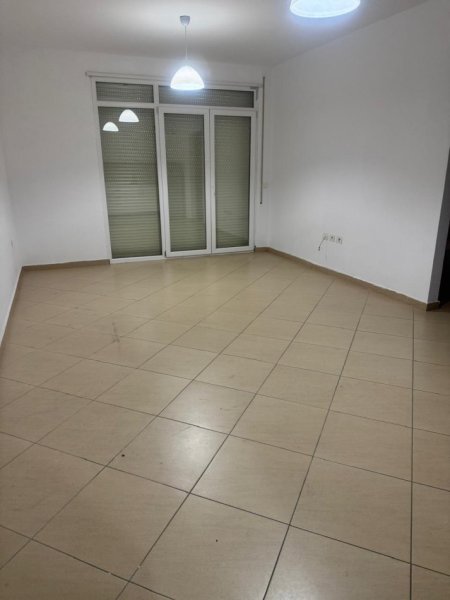 Tirane, jepet me qera apartament+verande | Penthouse 1+1+Aneks+Ballkon Kati 4, 74 m² 450 € (Kompleksi IBBN)