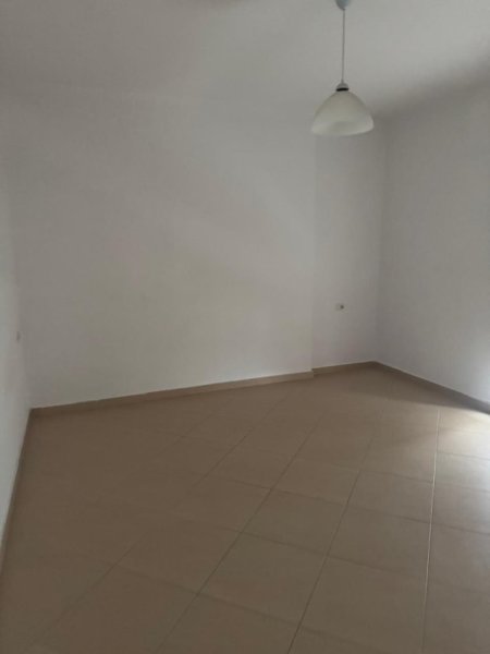 Tirane, jepet me qera apartament+verande | Penthouse 1+1+Aneks+Ballkon Kati 4, 74 m² 450 € (Kompleksi IBBN)