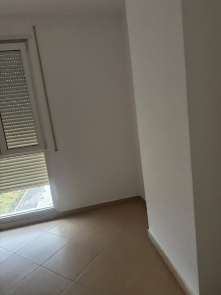 Tirane, jepet me qera apartament+verande | Penthouse 1+1+Aneks+Ballkon Kati 4, 74 m² 450 € (Kompleksi IBBN)