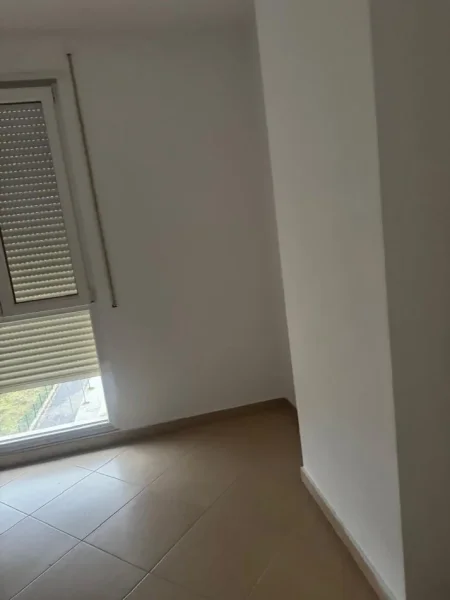 Tirane, jepet me qera apartament+verande | Penthouse 1+1+Aneks+Ballkon Kati 4, 74 m² 450 € (Kompleksi IBBN)