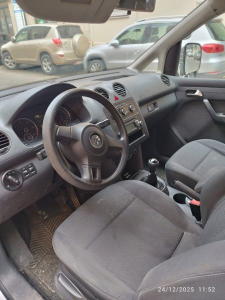 Tirane, shes makine Volkswagen Caddy Nafte, gri metalizato manuale Kondicioner 214.000 km 7.000 €