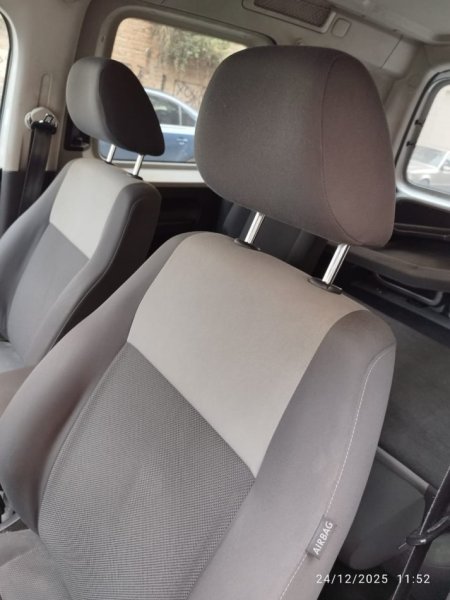 Tirane, shes makine Volkswagen Caddy Nafte, gri metalizato manuale Kondicioner 214.000 km 7.000 €