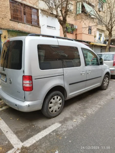 Tirane, shes makine Volkswagen Caddy Nafte, gri metalizato manuale Kondicioner 214.000 km 6.500 €