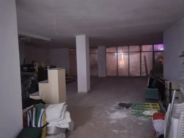 Tirane, jepet me qera ambjent biznesi Kati 1, 140 m² 400 € (Fresku, prane Fizikes Berthamore)