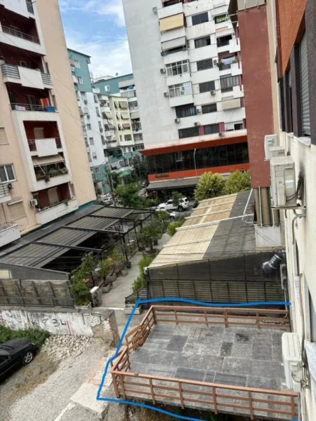 Tirane, jepet me qera ambjent biznesi , (Rruga 3 Deshmoret)
